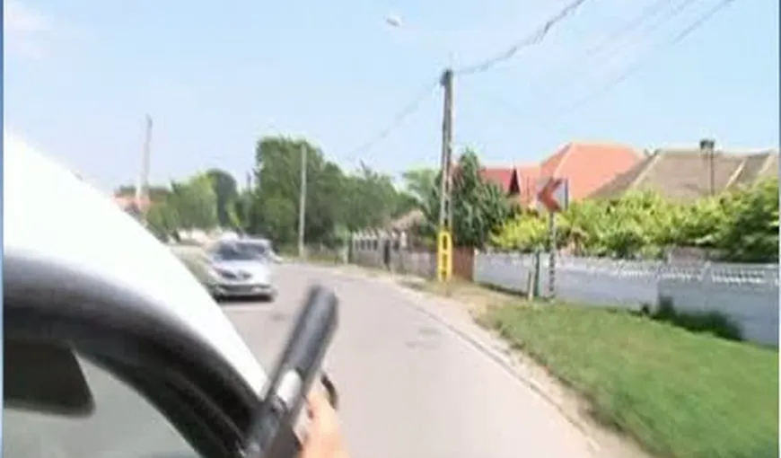 Ameninţări cu arma în plină stradă. Un tânăr de 32 de ani, prins în trafic cu elemente de muniţie