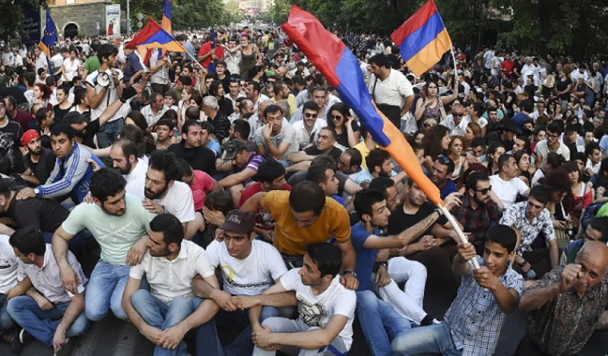 Protestatarii au blocat mai multe artere rutiere în capitala Armeniei şi şoseaua spre aeroport