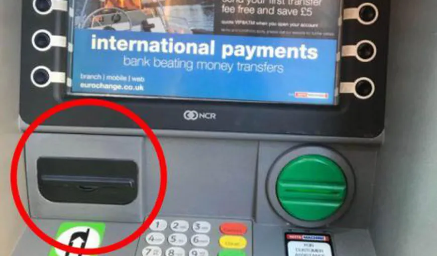 Cameră video care înregistra tastarea PIN-ului, descoperită într-un bancomat