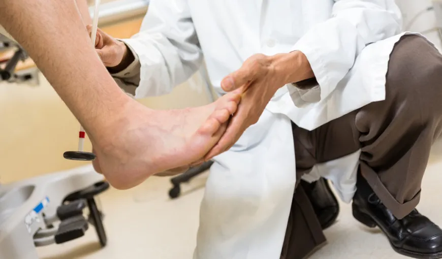 Piciorul diabetic poate conduce la amputaţie. Cum prevenim aceste complicaţii?