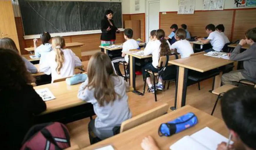 Elevii din 50 de şcoli vor primi o masă caldă pe zi, în valoare de 7 lei. Preşedintele Klaus Iohannis a promulgat legea