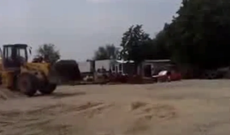 Accident de muncă mortal în Alba Iulia. Un bărbat a murit după ce un coleg a răsturnat o basculantă de nisip peste el