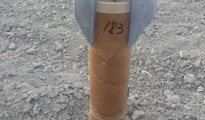 O rachetă antigrindină a căzut într-o grădină din Botoşani. Autorităţile au intrat în alertă