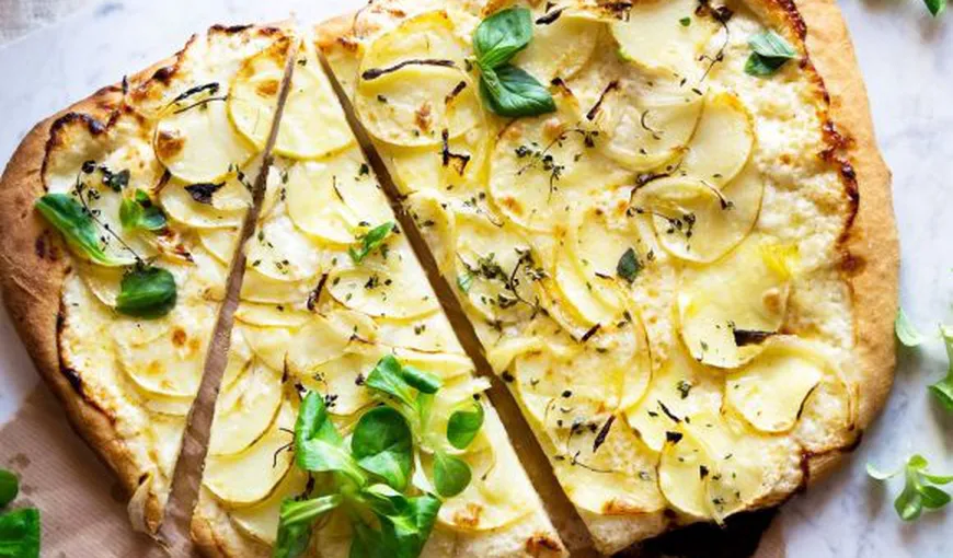 REŢETA ZILEI: Pizza cu brânză şi cartofi