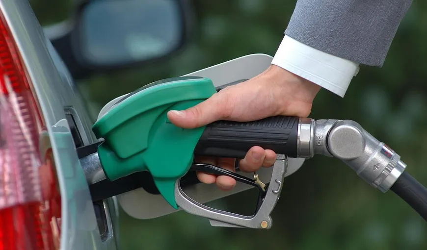 Veşti proaste pentru şoferi: Preţul carburanţilor auto în România, fără taxe, a depăşit media UE