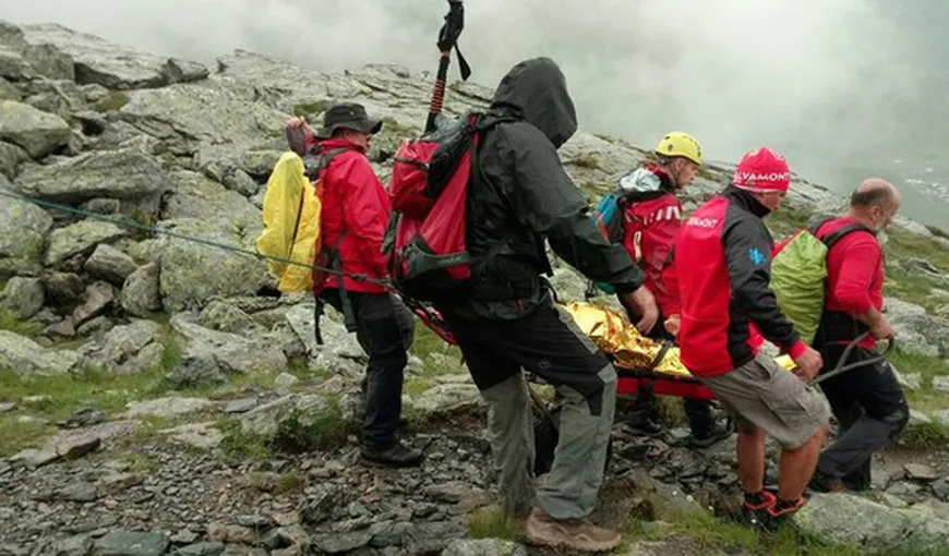 Zeci de oameni, recuperaţi din munţi de salvamontişti. Patru victime, evacuate cu elicopterul
