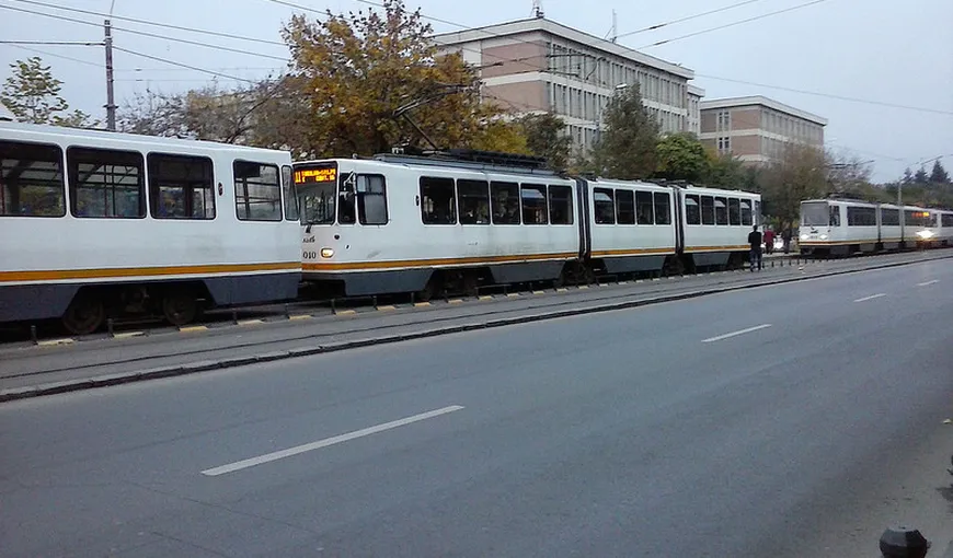 Circulaţia blocată pe linia tramvaiului 41, din cauza unui accident. RATB a introdus o linie de autobuze