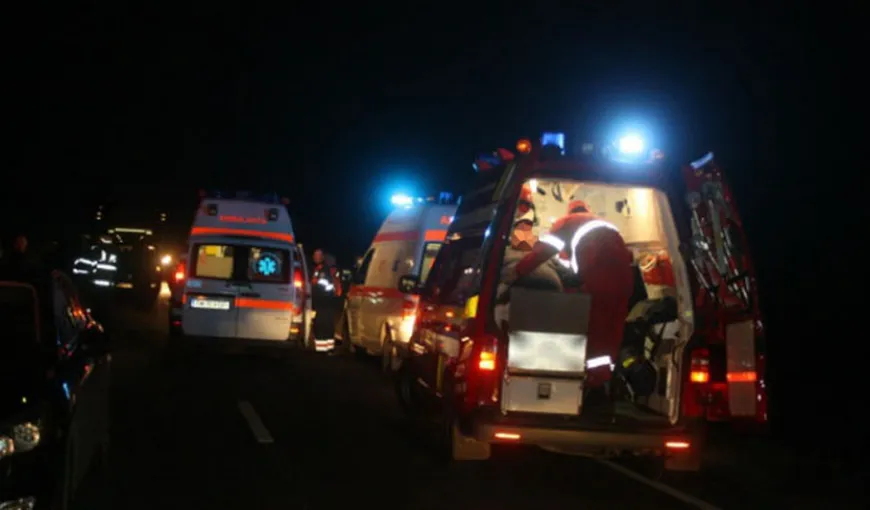ACCIDENT GRAV în Vâlcea: Un mort şi trei răniţi grav după ce două maşini şi un TIR s-au ciocnit pe DN 7