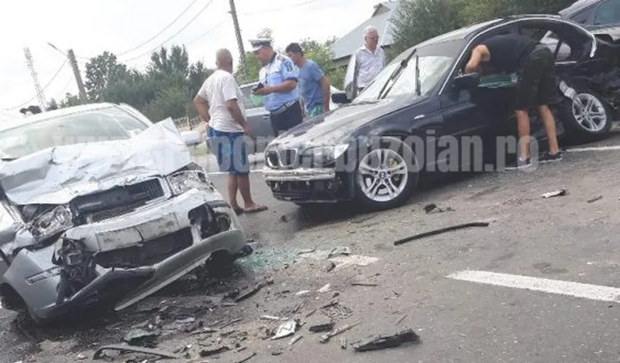 ACCIDENT GRAV în Buzău. Cinci persoane rănite, după ce două maşini s-au ciocnit