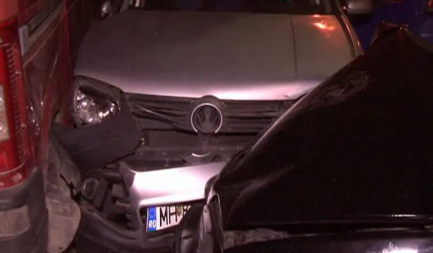 Accident cu cinci maşini în Drobeta-Turnu Severin. O persoană a fost rănită