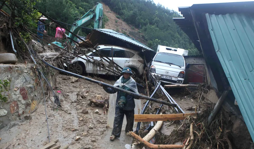 Tragedie în Vietnam. Inundaţiile şi alunecările de teren fac zeci de victime