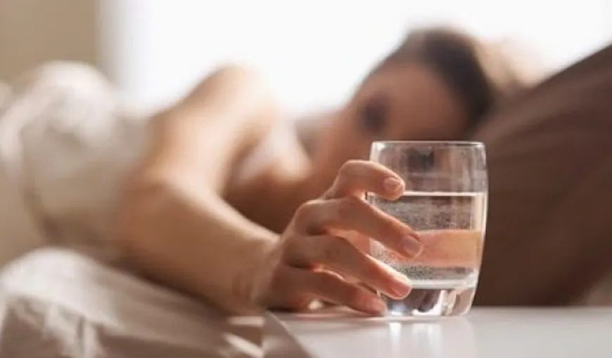 Ce se întâmplă în corpul tău dacă bei apă caldă dimineaţa, pe stomacul gol. Efecte ULUITOARE!