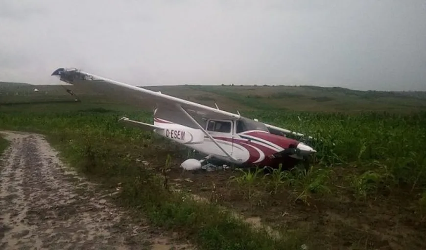 Accident aviatic: aterizare forţată într-un lan de porumb, în judeţul Iaşi
