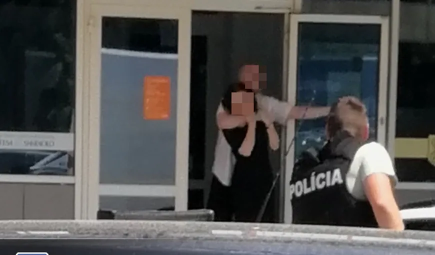 A spart o bancă cu ciocanul pentru carne, apoi i-a rugat pe poliţişti să îi cumpere o pizza