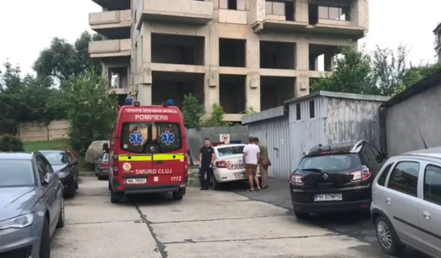 Un adolescent a murit, după ce a căzut de la etajul şapte al unui bloc aflat în construcţie