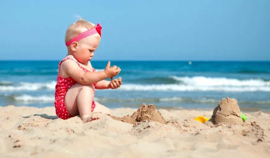 Sfaturi pentru a merge cu bebeluşul la plajă