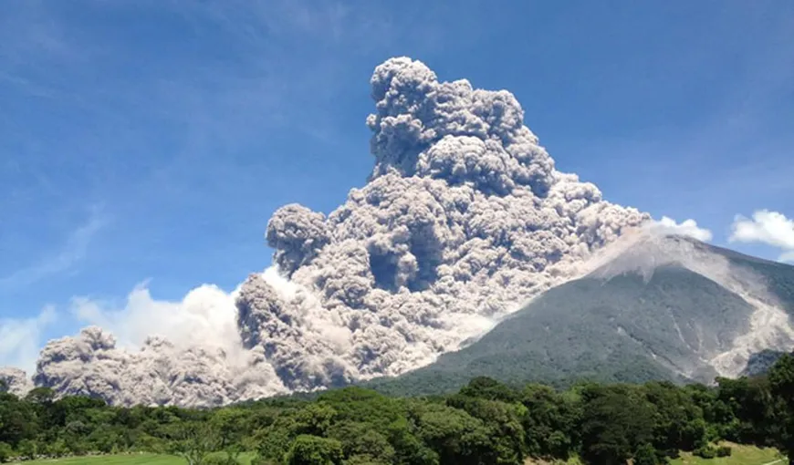 Vulcanul Fuego din Guatemala înregistrează 9 explozii pe oră după marea erupţie de săptămâna trecută