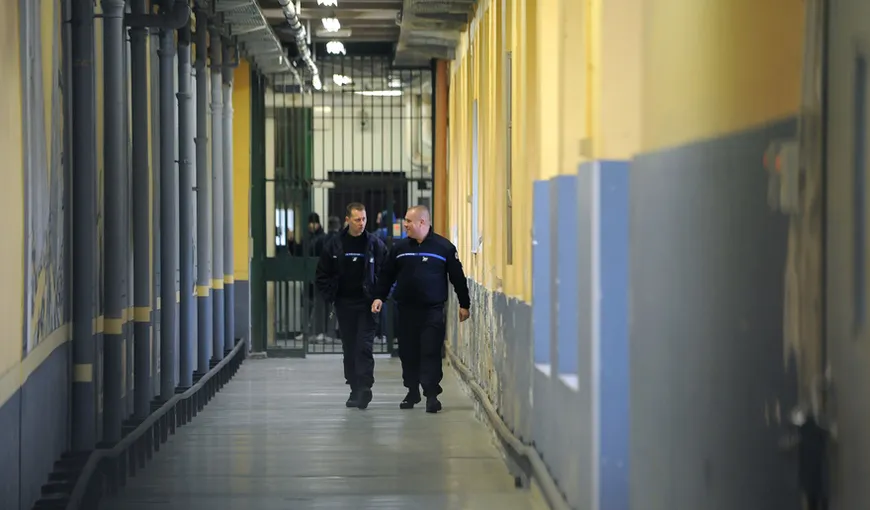 Un român a luat ostatic un gardian într-un penitenciar din Franţa. Urma să fie eliberat peste o lună