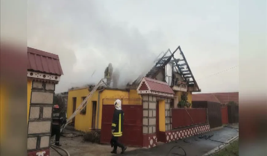 Incendiu la o casă din judeţul Braşov. Trei autospeciale au intervenit de urgenţă