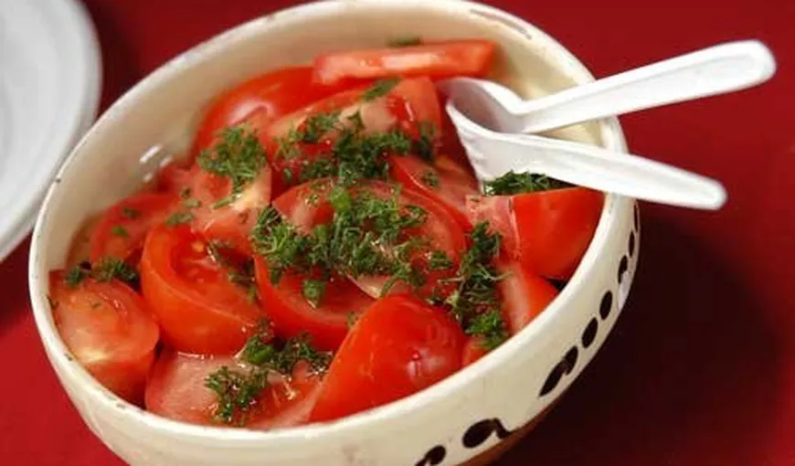 Cum se prepară cea mai bună salată de roşii. Reţeta Radu Anton Roman