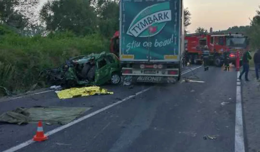 Accident grav în Dâmboviţa, un şofer a murit după ce maşina sa a fost lovită de TIR