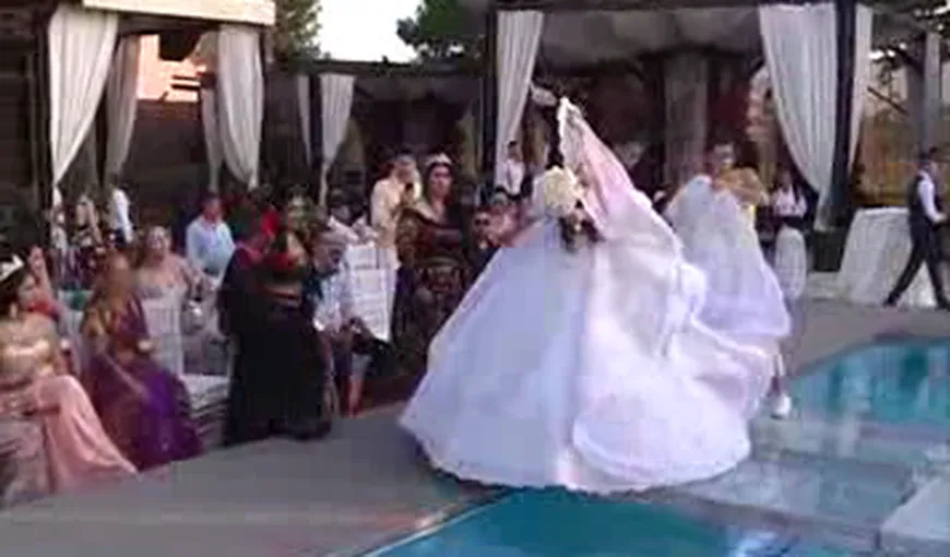 Fiul vrăjitoarei Brăţara a făcut nuntă. Trena miresei a fost transportată cu duba, atât de mare a fost VIDEO