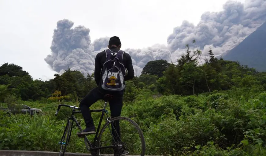Erupţia vulcanului din Guatemala a făcut cel puţin 70 de morţi. Echipele de salvare caută supravieţuitori
