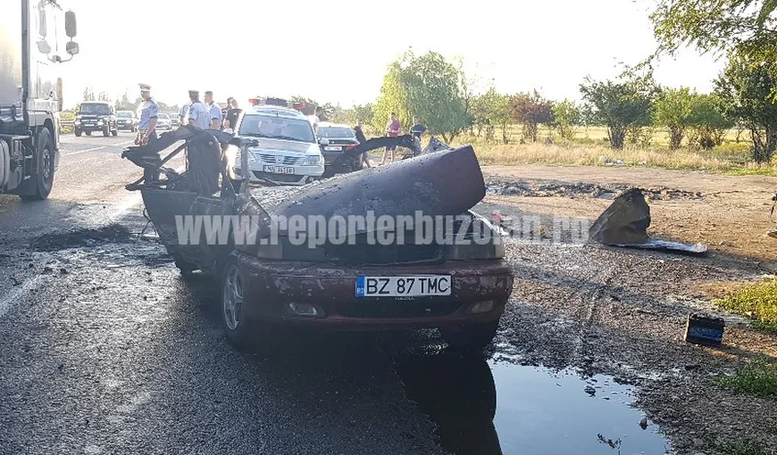 Accident la Buzău, o maşină s-a făcut scrum în urma impactului VIDEO