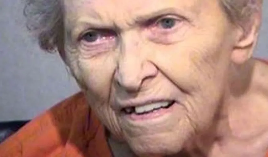 Femeie de 92 de ani şi-a omorât fiul şi a încercat să o ucidă pe iubita acestuia. Bătrâna a fost condamnată pentru crimă şi răpire