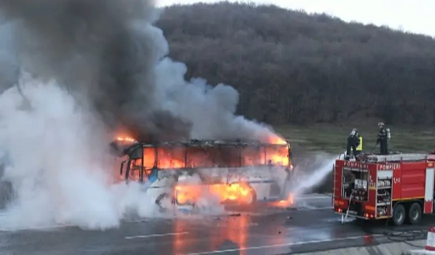 Un autobuz cu muncitori a luat foc în Mureş, sunt 13 răniţi