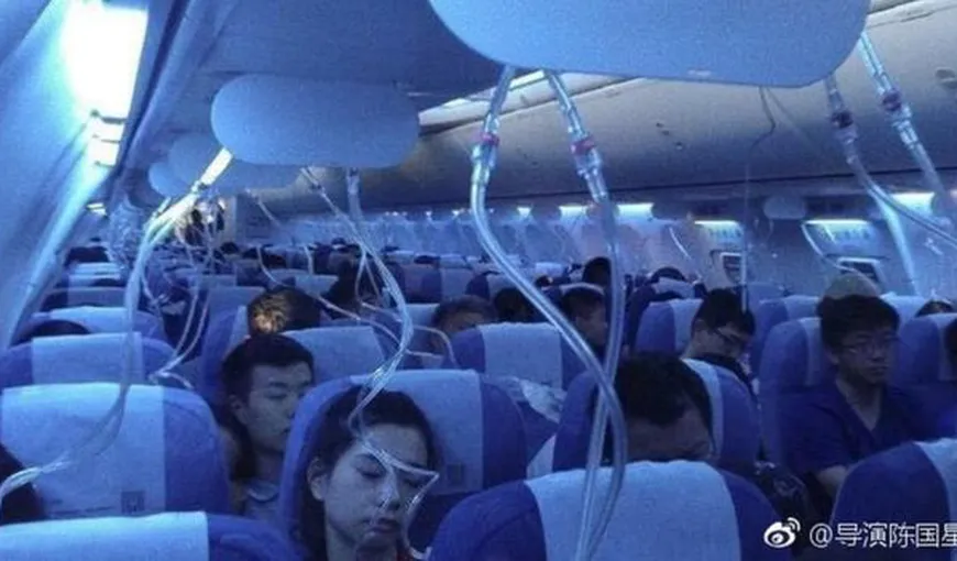 Panică la bordul unui avion de pasageri. Din cauza pilotului care fuma, aeronava a plonjat brusc în gol, 6.500 de metri