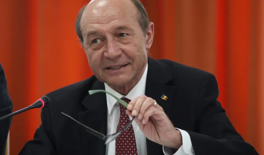 Băsescu, despre refuzul lui Iohannis de a-i numi pe cei doi miniştri: Nu-i poate pune nimeni stiloul în mână să semneze un decret