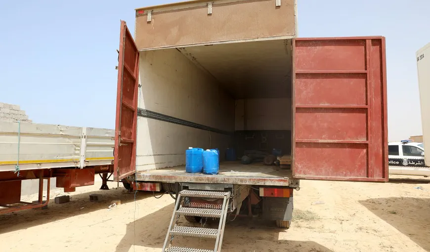 Cel puţin opt imigranţi au murit asfixiaţi într-un camion frigorific, în Libia. Şase dintre ei sunt copii