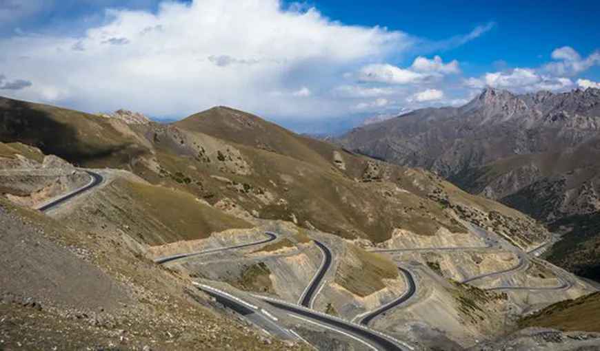 Patru turişti străini, pe biciclete, ucişi în Tadjikistan. După ce au fost loviţi cu maşina au fost înjunghiaţi VIDEO