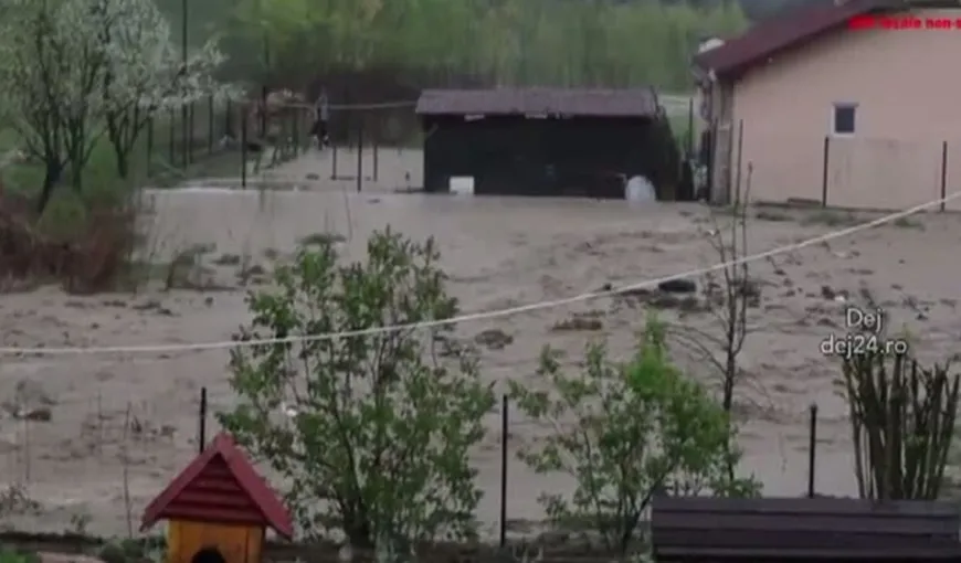 România sub ape: Drumuri blocate, gospodării inundate. Doi bărbaţi morţi în Argeş şi Neamţ, probleme mari şi la Buzău sau Vrancea