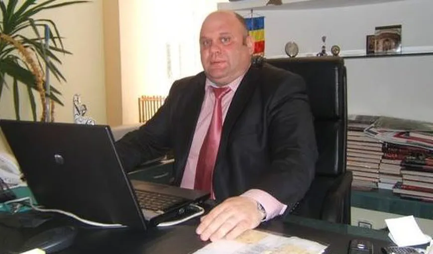 Şeful CJAS Bacău şi-a dat spor de 2200 lei lunar pentru că stă în faţa calculatorului