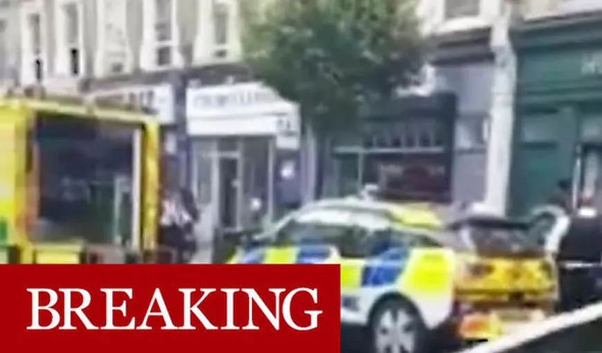 Un adolescent de 16 ani a fost înjunghiat în Londra. Băiatul are răni grave, iar viaţa lui este ameninţată