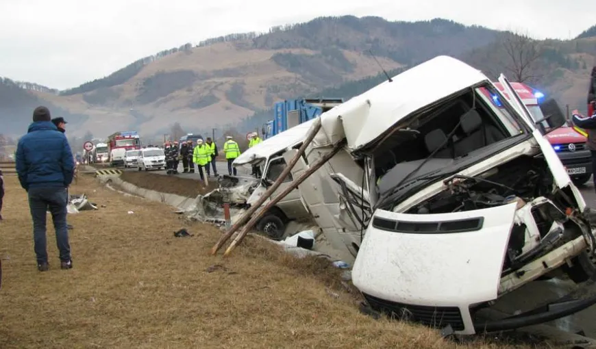 Accident GRAV la Suceava – Un microbuz cu nouă pasageri s-a răsturnat din cauza vitezei excesive