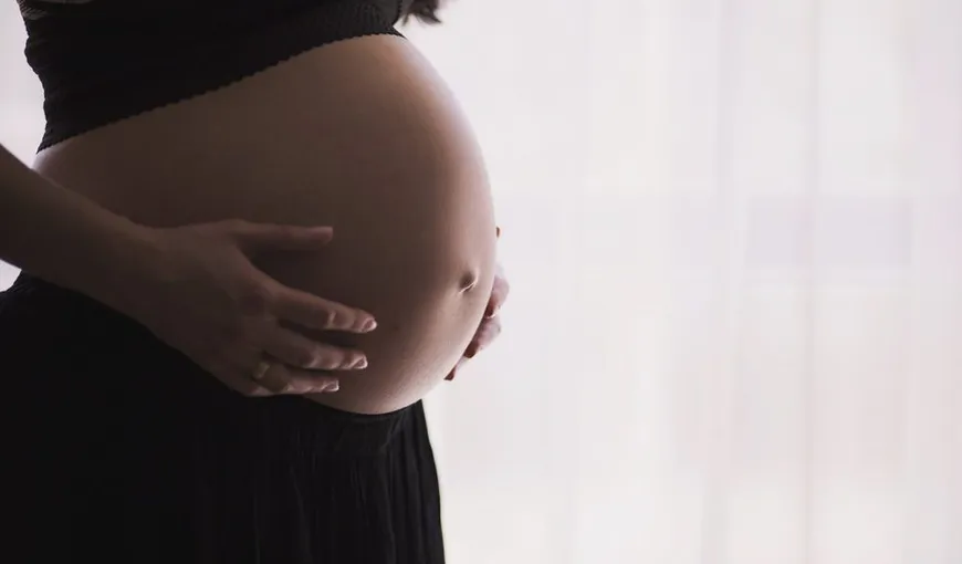 O femeie gravidă plimbată pe jos între două maternităţi a pierdut sarcina