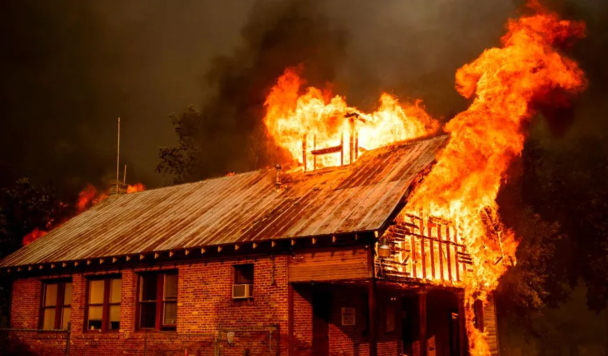 Incendiile din California s-au soldat cu cel puţin 7 morţi şi pagube materiale importante. Mii de hectare au fost mistuite de foc