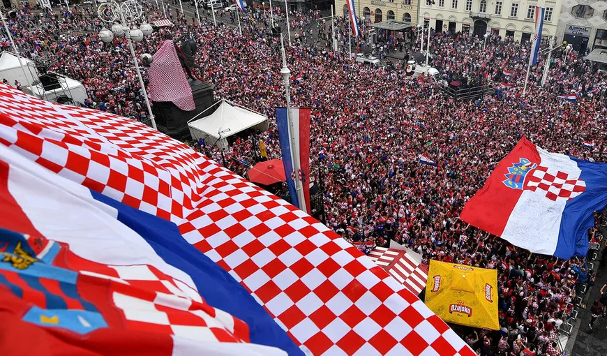 Croaţia, aşteptată de peste 100.000 de fani la întoarcerea în ţară. Nebunie totală la Zagreb LIVE VIDEO