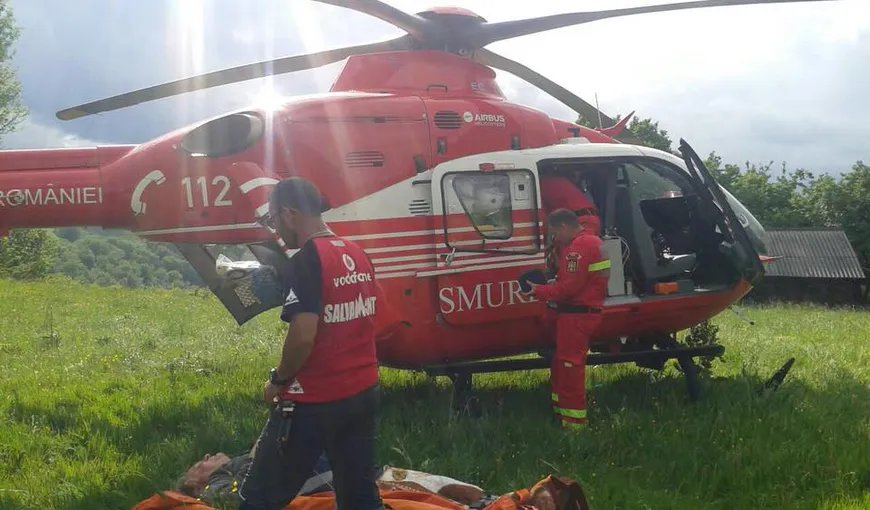 Turist căzut într-o râpă în munţii Făgăraşului. Elicopterul SMURD, chemat de urgenţă