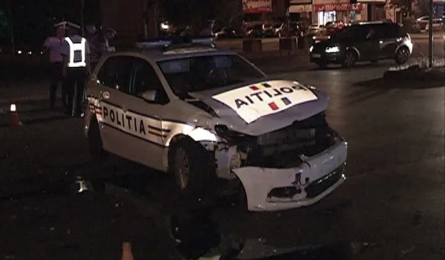 Accident cu maşina poliţiei, în Capitală. Doi agenţi au fost răniţi
