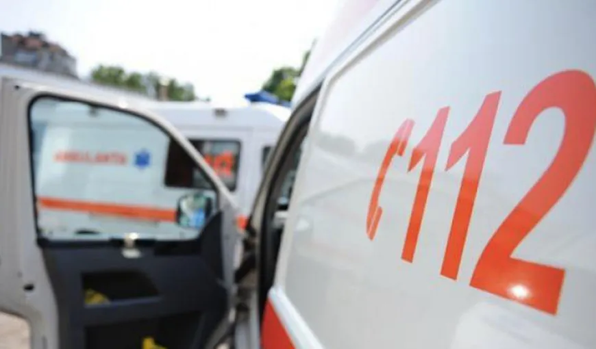 Plan roşu de intervenţie în Caraş-Severin. Un microbuz a fost implicat într-un accident. O persoană a murit, iar alte 7 au fost rănite