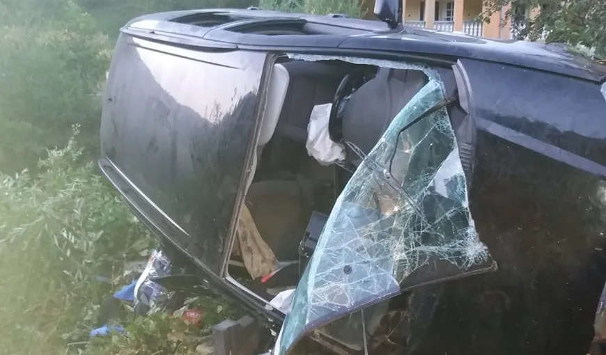 Accident GRAV în Bistriţa Năsăud: o femeie a murit, patru persoane au fost rănite, după ce o maşină s-a răsturnat