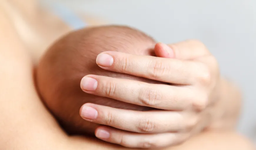 Plagiocefalia: de ce are bebeluşul capul turtit?