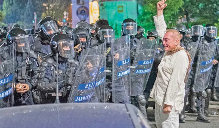 Jandarmul în alb: Ordinul de evacuare a pieţei s-a primit în momentul în care au început violenţele asupra forţelor de ordine