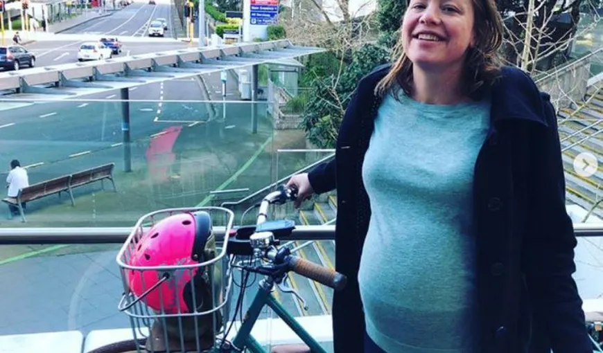 Ministrul pentru Drepturile Femeilor din Noua Zeelandă a mers cu bicicleta la spital pentru a naşte