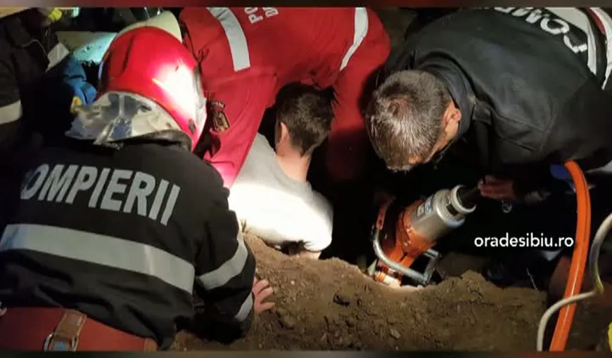 Tragedie la Sibiu. Un muncitor a murit, iar alţi doi au fost răniţi după ce un mal de pământ s-a surpat peste ei