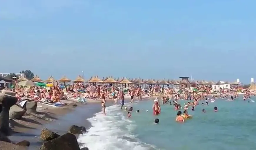 Plajă de pe litoralul românesc, închisă din cauza poluării cu hidrocarburi. Autorităţile sunt în alertă